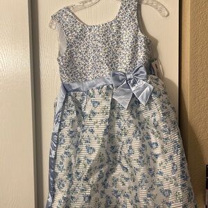 NWT summer Blue floral print w satin bow dress size 8. small flowers cottage